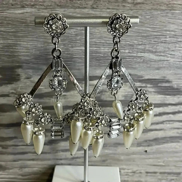 Fashion Jewelry Rhinestone Pearl Dangle Statement Earrings - Picture 4 of 11